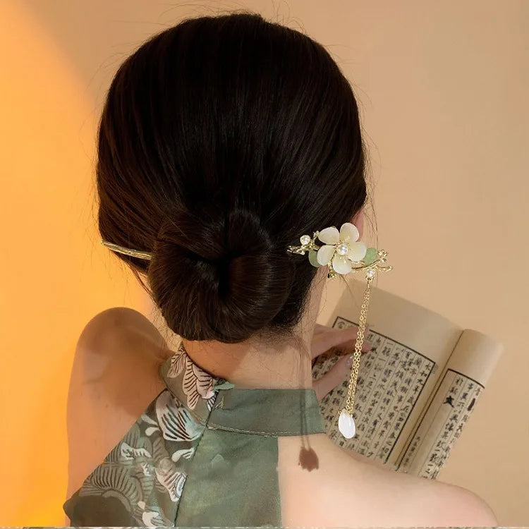 BloomGrace Floral Hair Pin
