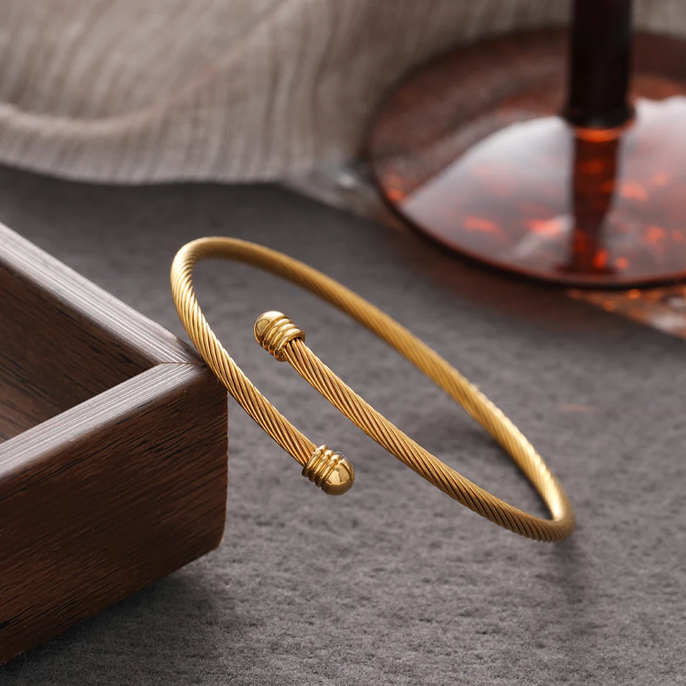 Nova Wire Bracelet
